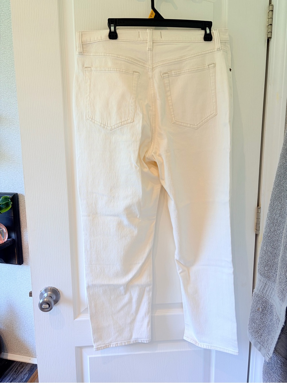 Abercrombie & Fitch Off-White Ankle Straight Jeans - Picture 2 of 3